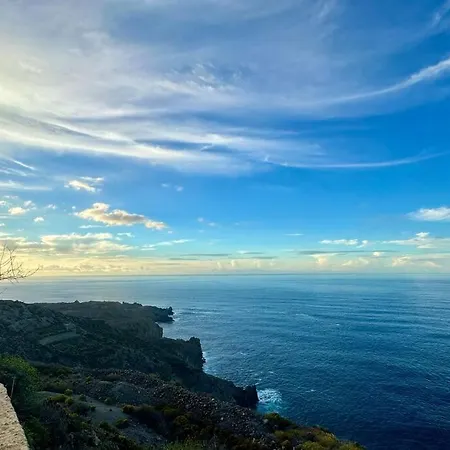 Holiday home Jacuzzi Oasis: Space & Comfort *