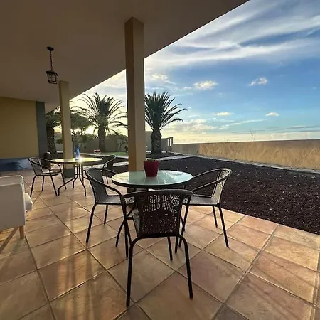 Jacuzzi Oasis: Space & Comfort