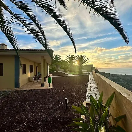 Jacuzzi Oasis: Space & Comfort Icod De Los Vinos