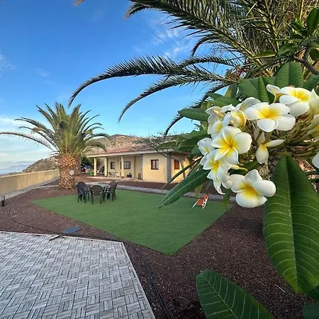 Jacuzzi Oasis: Space & Comfort Holiday home *