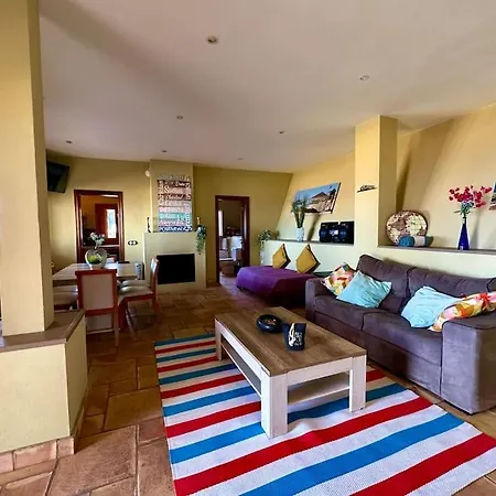 Jacuzzi Oasis: Space & Comfort 펜션 이코드레로스비노스