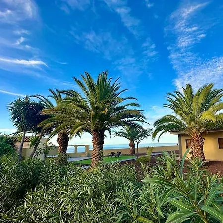 Jacuzzi Oasis: Space & Comfort 펜션 이코드레로스비노스