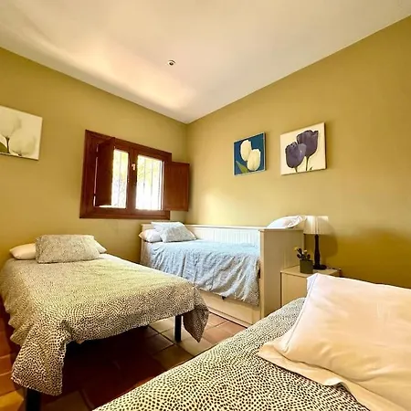 Feriehus Jacuzzi Oasis: Space & Comfort