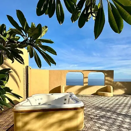 Feriehus Jacuzzi Oasis: Space & Comfort Icod De Los Vinos