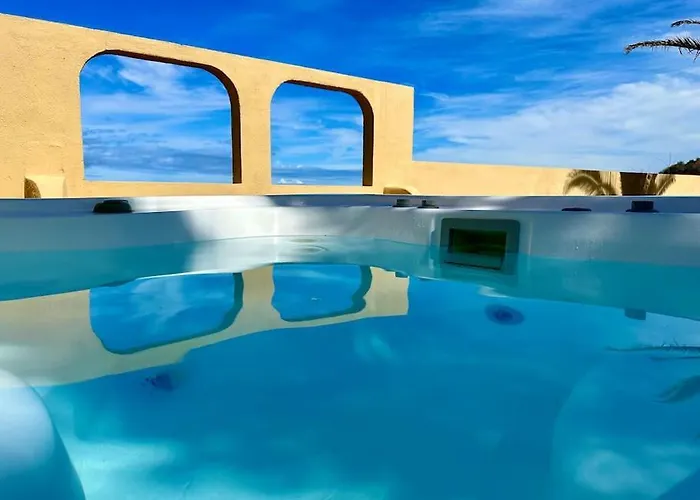 Jacuzzi Oasis: Space & Comfort * Icod De Los Vinos